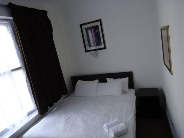Rotana Hotel Ilford Exterior photo