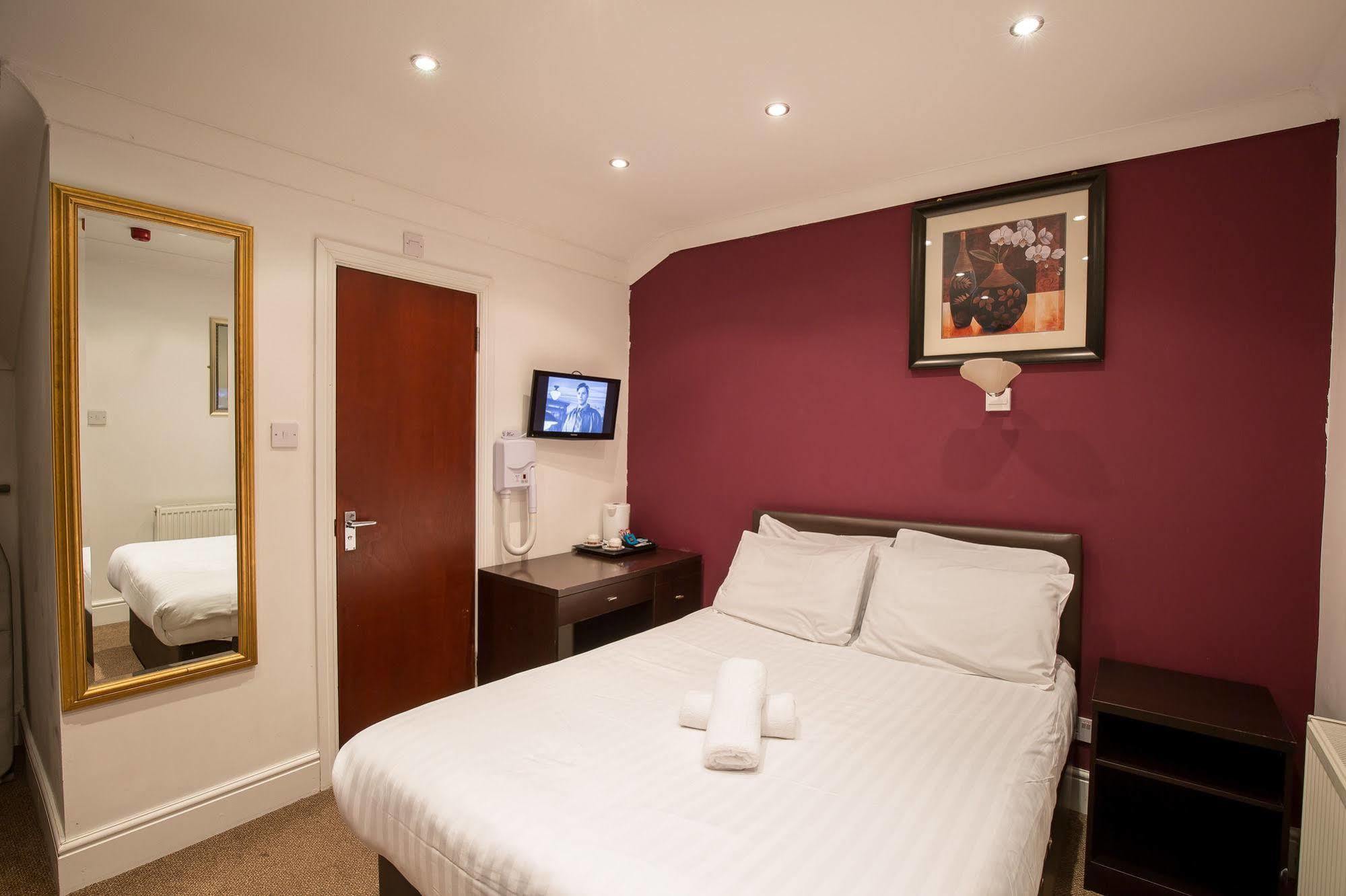 Rotana Hotel Ilford Exterior photo